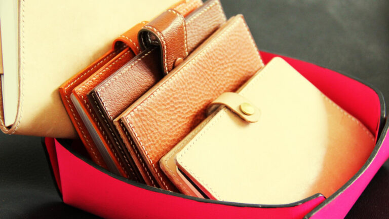 Cadeau d'affaire personnalisé en cuir : une touche de chic pour vos clients !